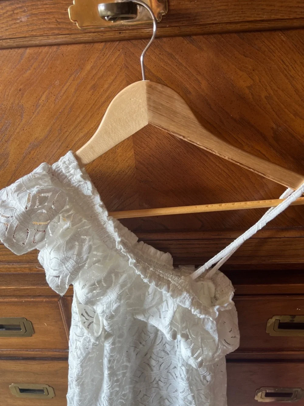 H&M White One-Shoulder Eyelet Ruffle Tank - Picture 2 of 5